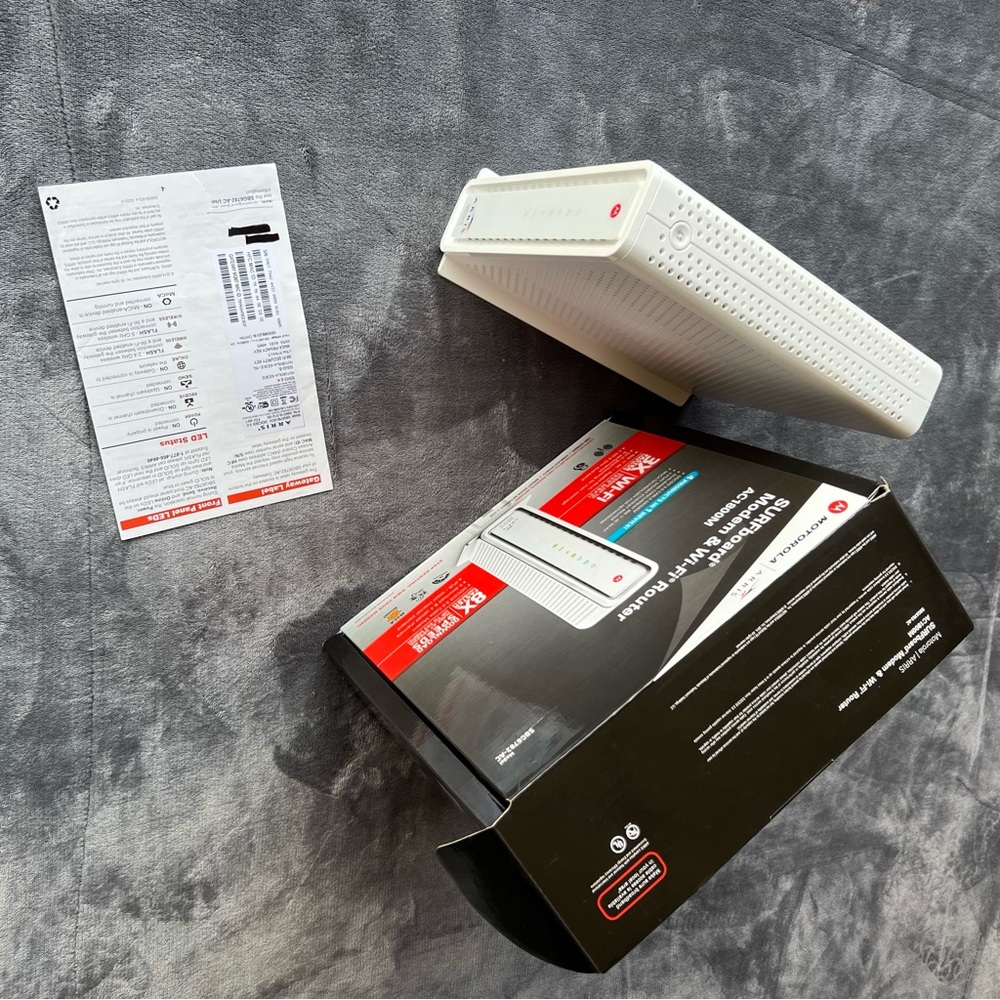 Motorola/Arris
SURFboard® Cable Modem & Wi-Fi® Router
Excellent condition - Picture 8 of 13
